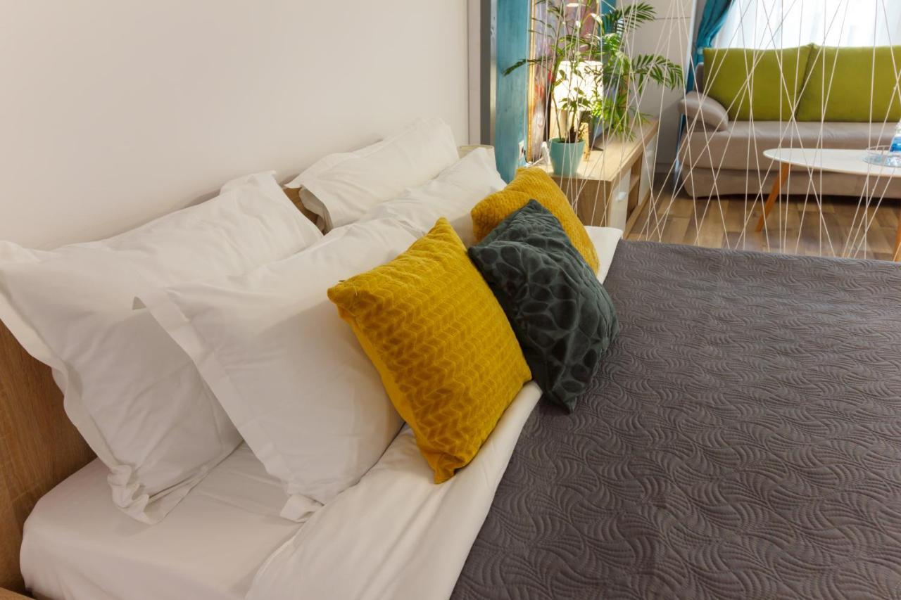 Gold Class Ams Apartment